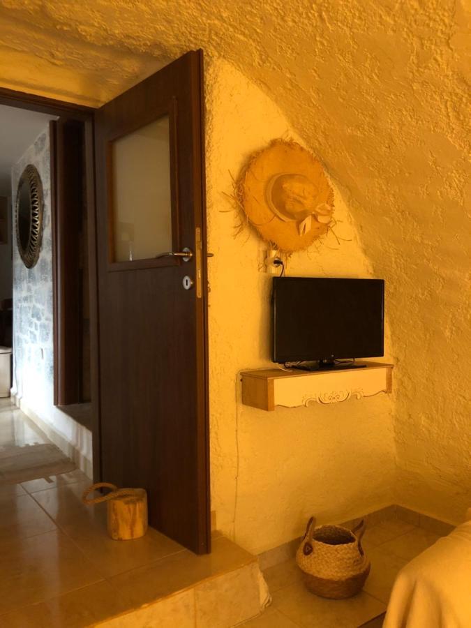 Kamares Cave House 3 Apartment Alika Exterior photo